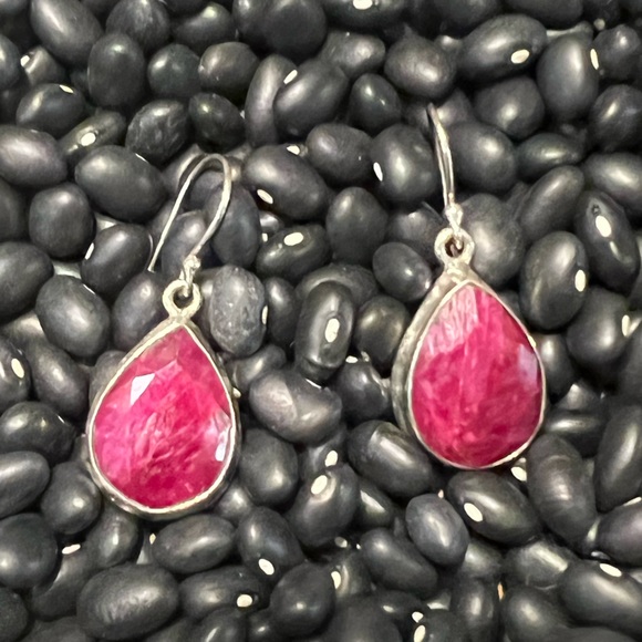 Sterling silver and faceted ruby earrings - Picture 1 of 1